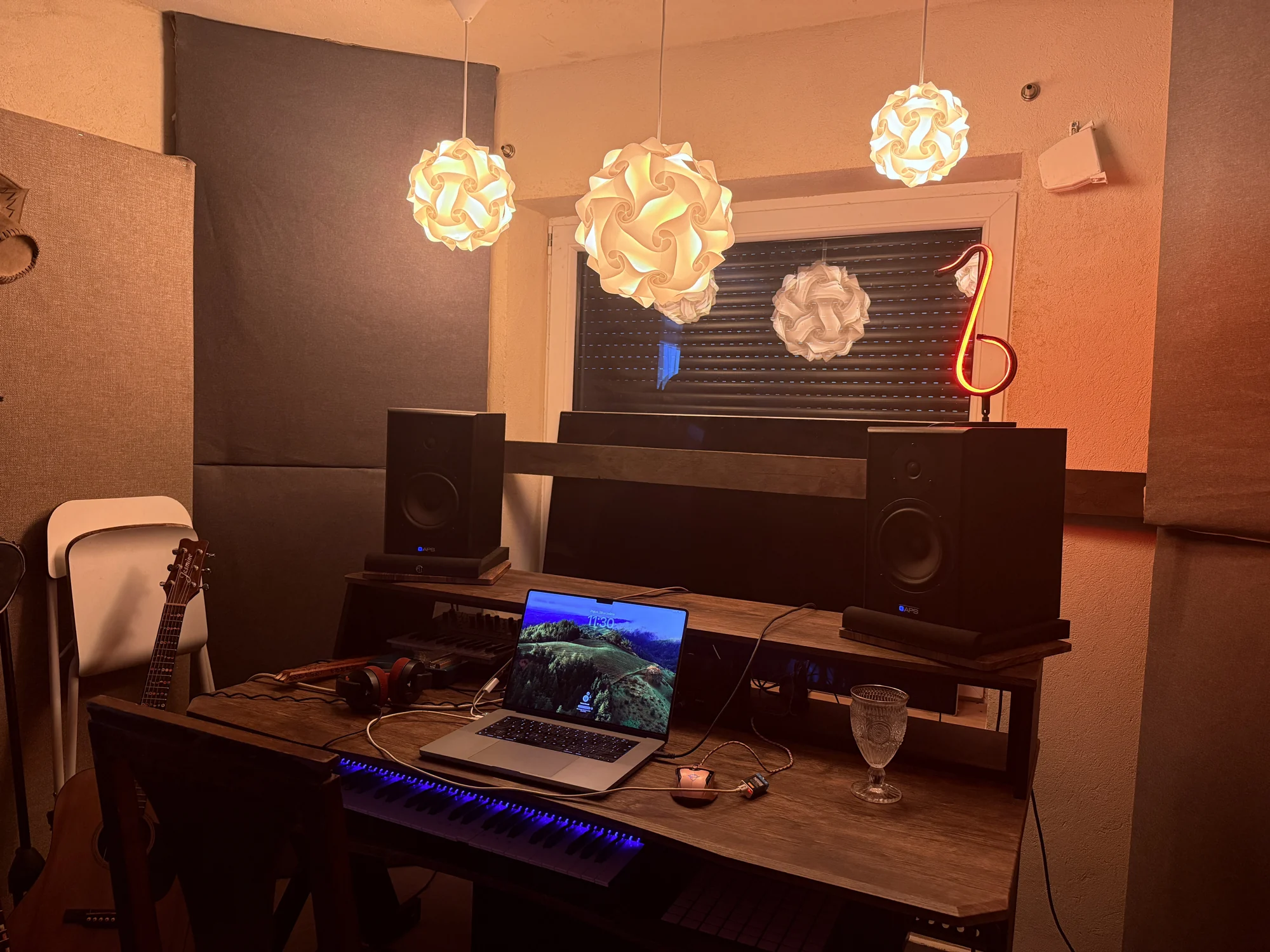 Stanowisko produkcji muzycznej w AYLive Studio